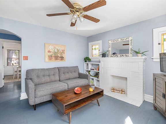 3rd image of 2419 Hartland Ave