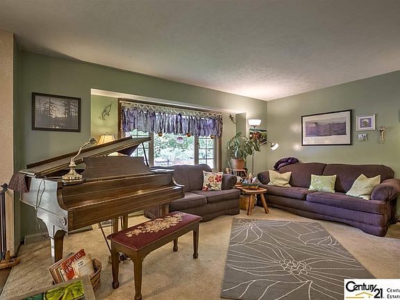 3rd image of 9528 Meadow Dr