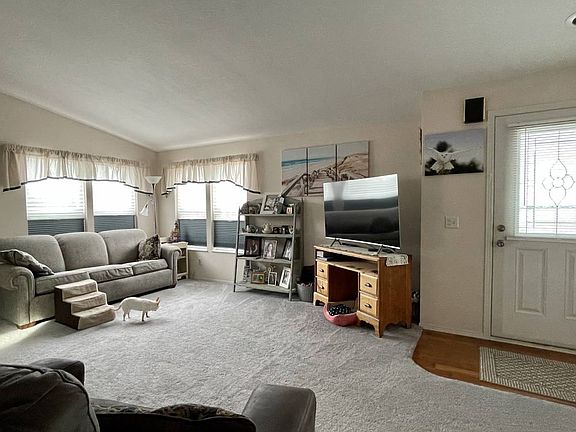 2nd image of 518 NE 59th St