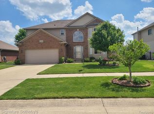 22254 N Rhys Dr, Macomb, MI 48042