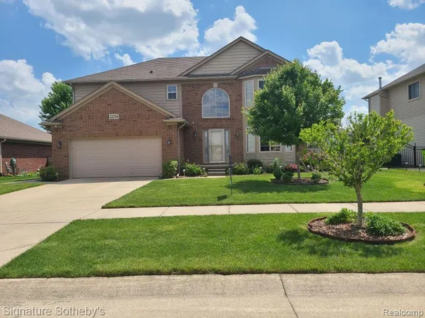 22254 N Rhys Dr, Macomb, MI 48042