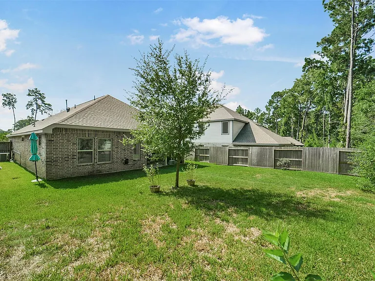 221 Woods Rose Ct — Photo 33