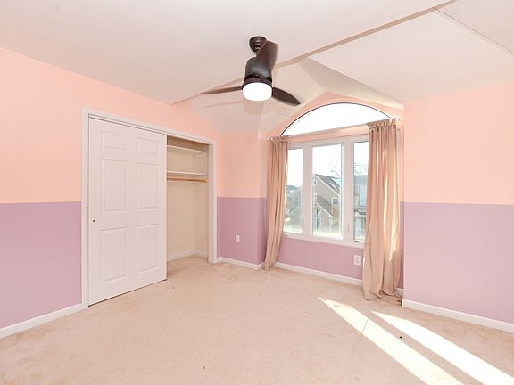 5th image of 174 Hickory Ave #1