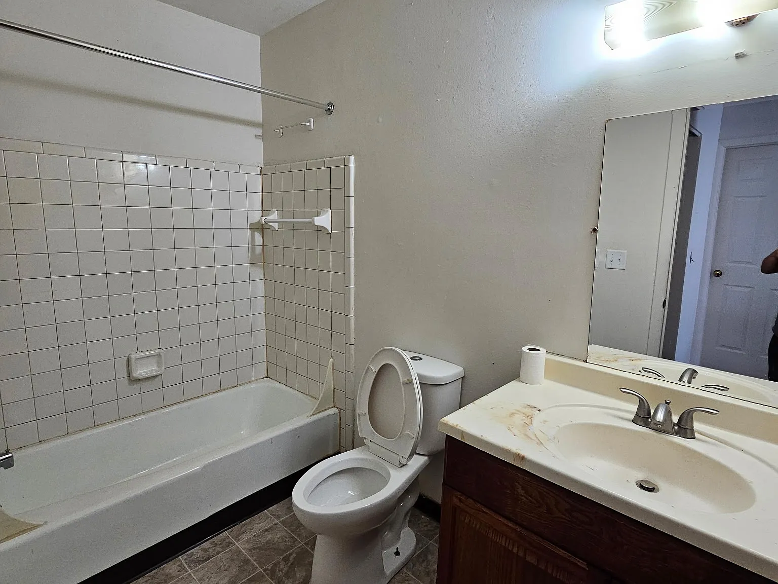 2 bed, 800 sqft, $900 — Photo 2