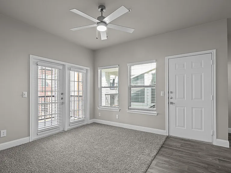 Larkin Apartment Homes — Photo 33