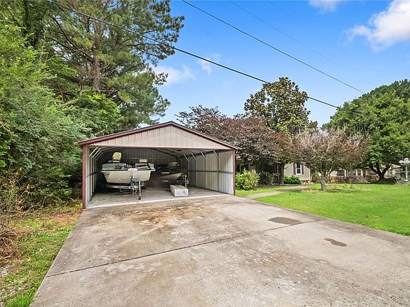 4th image of 16195 Locust Ln