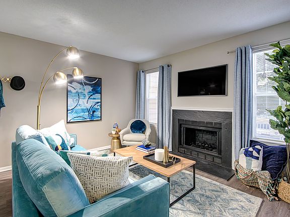 3rd image of 5115 Woodmere Dr #6-301