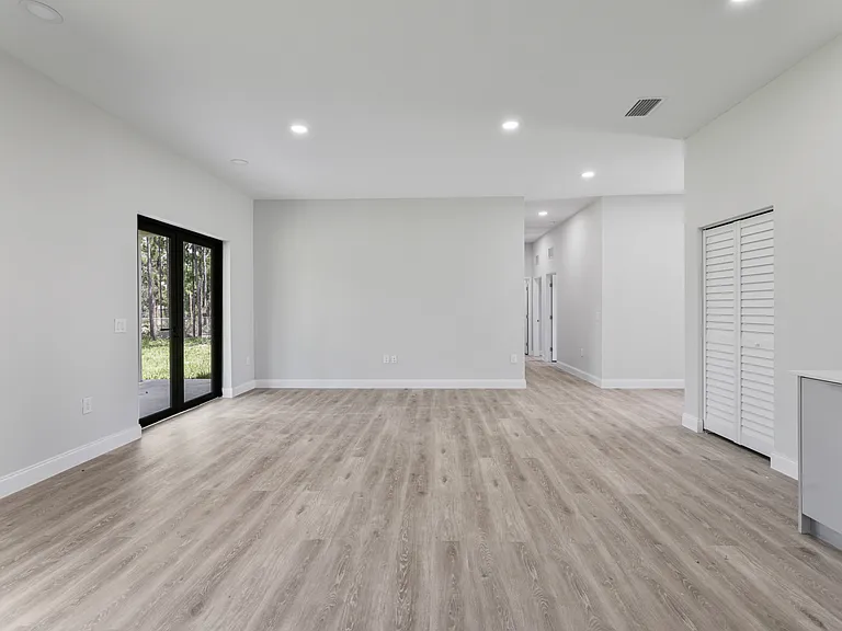 1051 Milwaukee Blvd — Photo 18