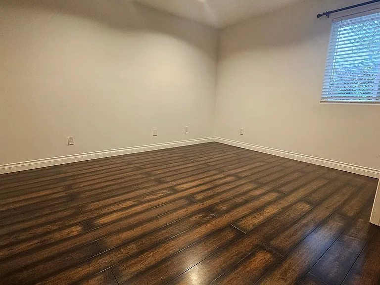 4940 Dobkin Ave — Photo 18