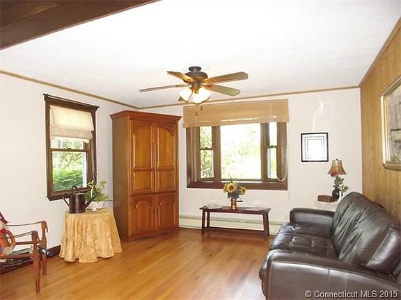 FAMILY ROOM WITH BAY WINDOW