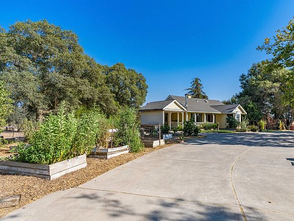 3rd image of 7549 Paso Dr