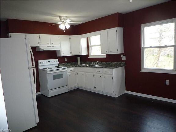 5th image of 63 Walnut St