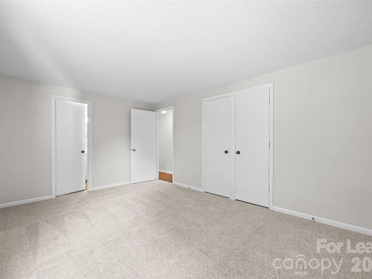 10715 Derry Dr — Photo 12