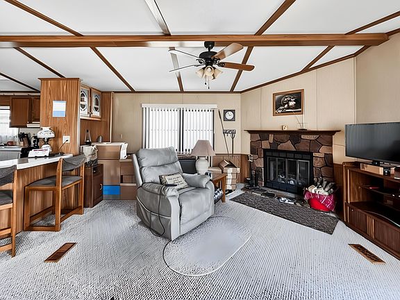 3rd image of 48609 Pineview Dr