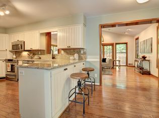 6307 Kenhowe Dr, Bethesda, MD 20817