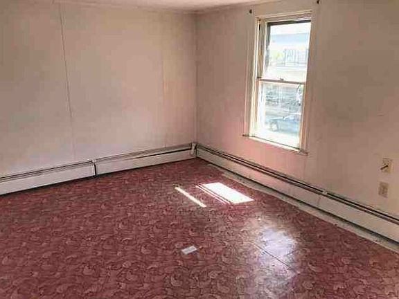 5th image of 1379 Stewart St