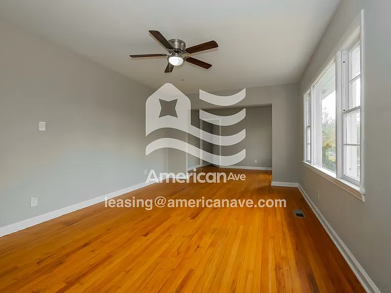 1067551_003_living_room_13632943.jpg