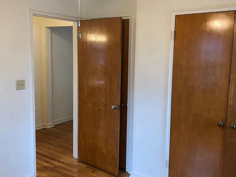 Virginia Apartments — Photo 22
