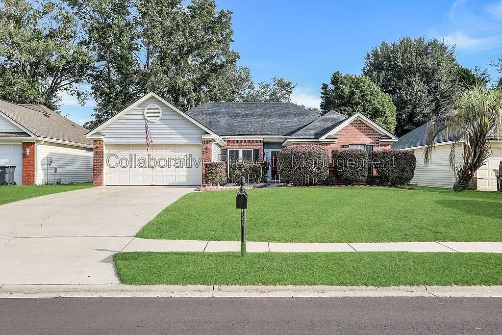 4 bed, 2.0 bath, 1711 sqft, $2,300 — Photo 1