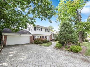 26 Van Wagoner Dr, Englewood Cliffs, NJ 07632