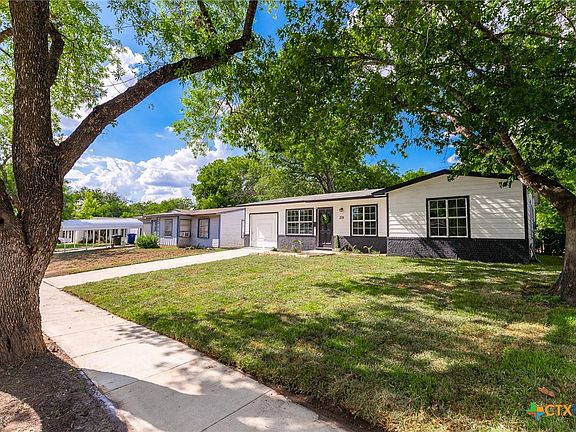 3rd image of 215 Pilgrim Dr