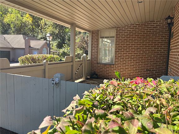 4th image of 1465 Greenbriar Ct