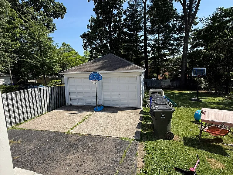 23 Gillette St — Photo 24