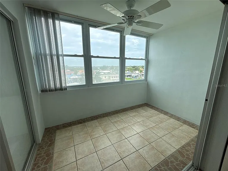 4725 Cove Cir #405 — Photo 11