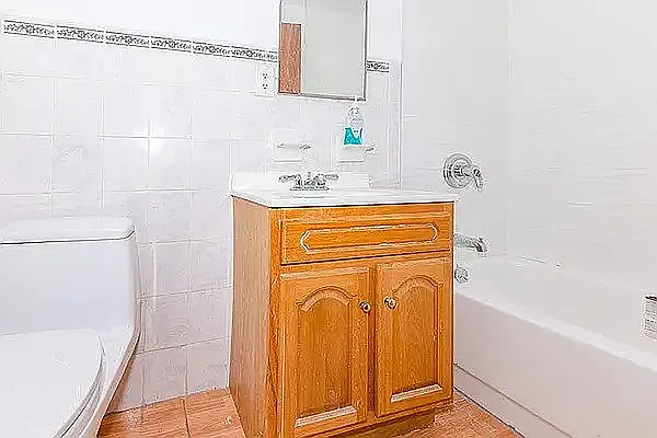 Bathroom, photo 1