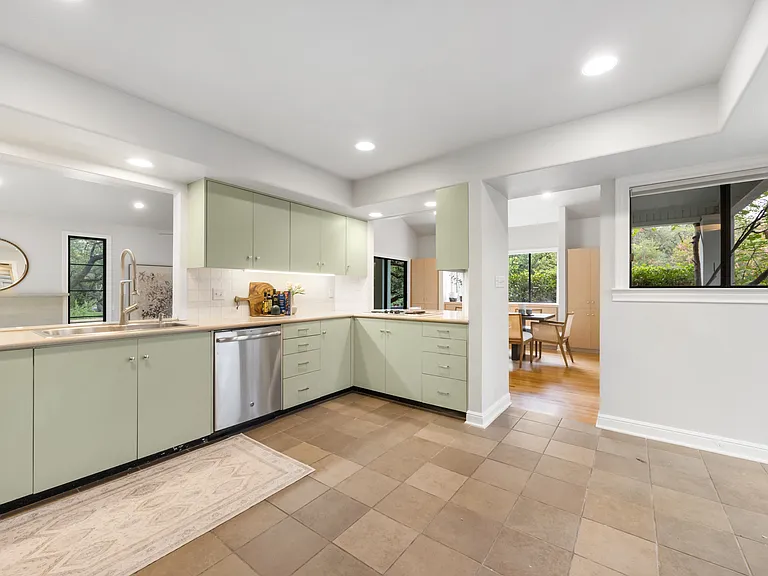 306 Pleasant Dr — Photo 11
