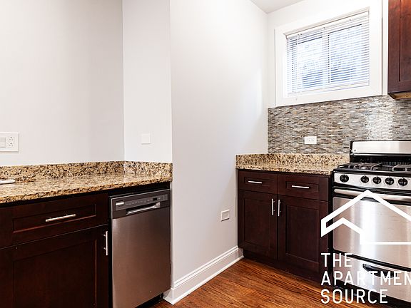 3rd image of 533 W Wrightwood Ave APT 3R