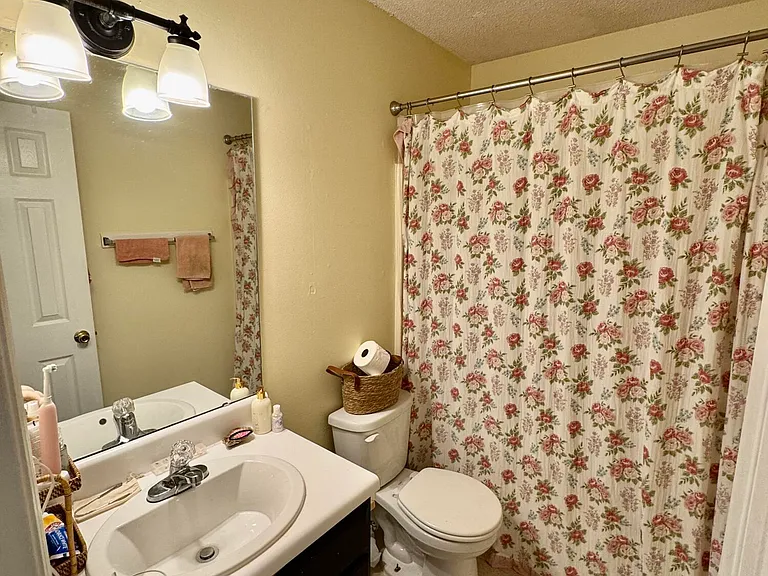 233 Wyndham Cir #A — Photo 11