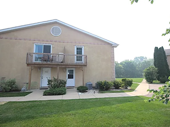 1142 Greenwood Cir, Woodstock, IL 60098