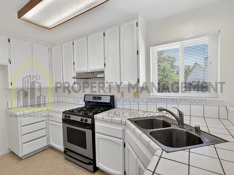 9013 Figtree Ct — Photo 14