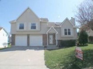 409 SW 24th St, Oak Grove, MO 64075