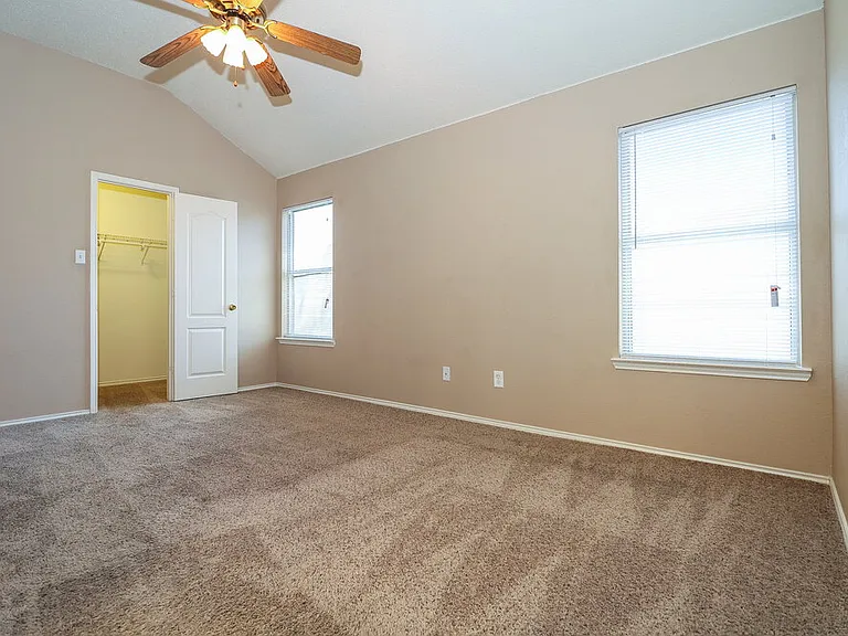 320 Montana Dr — Photo 6