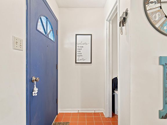 5th image of 1213 Crest Hill Dr