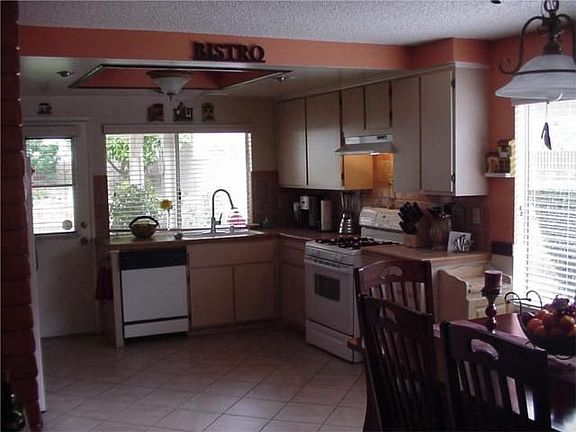 4th image of 2433 Patty Ct