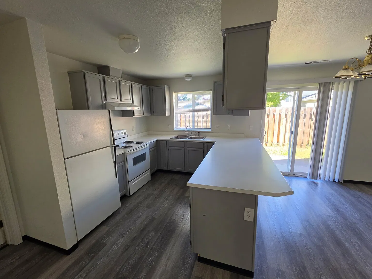3 bed, 1100 sqft, $1,600 — Photo 4