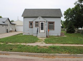 106 W Teek St, Parkston, SD 57366