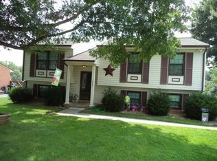 1933 Cambridge Dr, Vinton, VA 24179