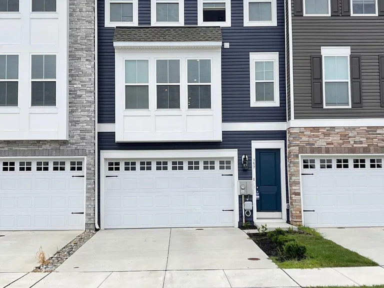 357 Andrew Ct — Photo 1