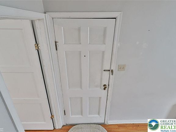 4th image of 1338 Fretz Ave