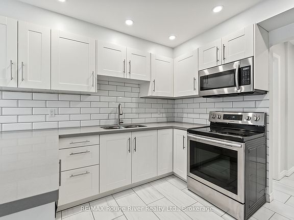 5th image of 95 B Concession St E