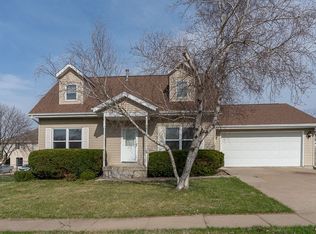 105 Prairie Ridge Ct, North Liberty, IA 52317