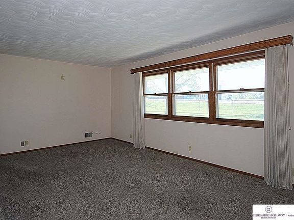 3rd image of 6817 S 51st St
