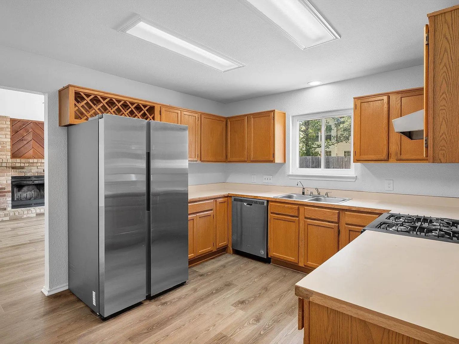 3 bed, 2.5 bath, 1805 sqft, $2,200 — Photo 4