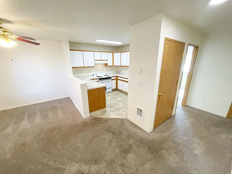 5416 N Hills Dr — Photo 3