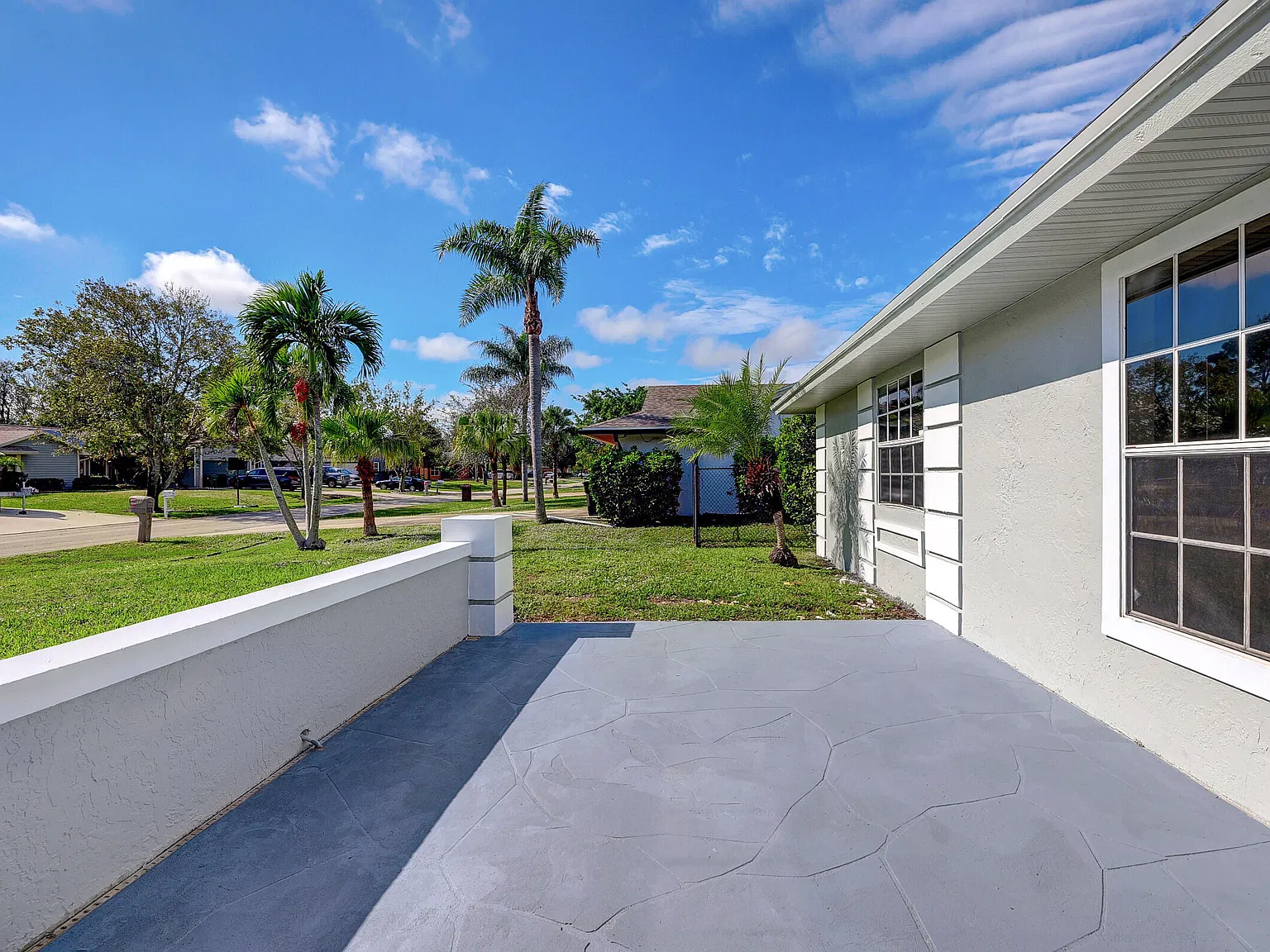 4 bed, 2.0 bath, 2087 sqft, $3,200 — Photo 3