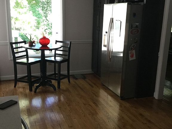 5th image of 110 Club House Ct